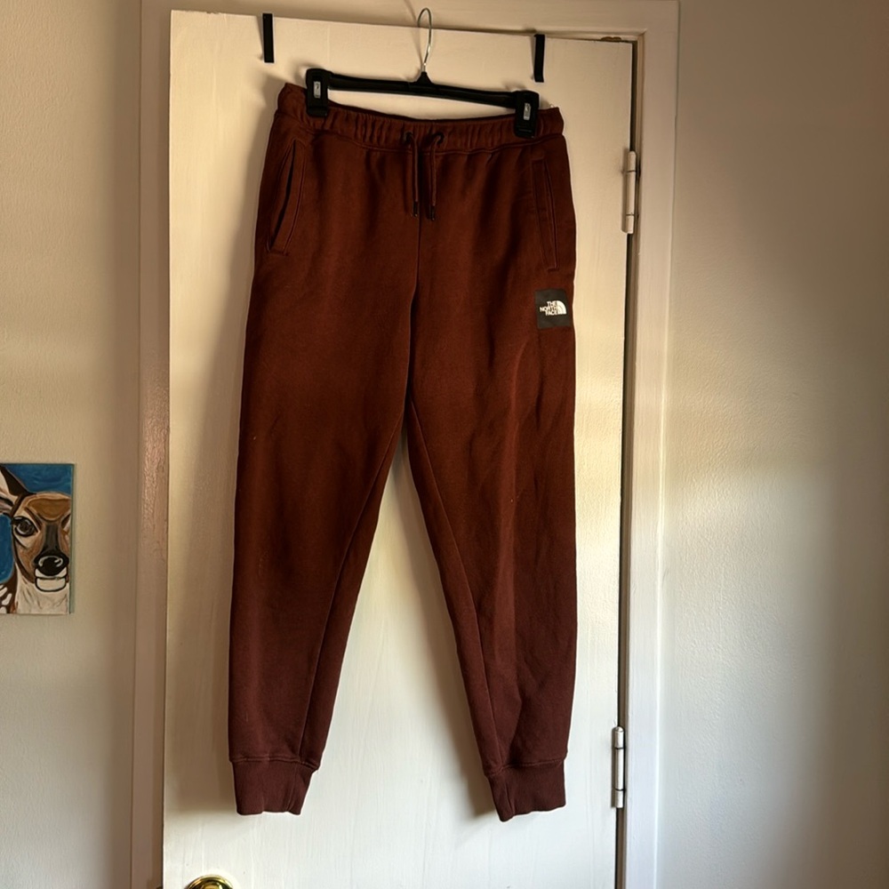 Nearly New Women’s North Face Burgundy Sweats